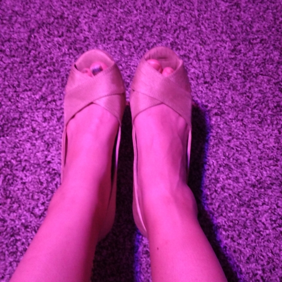 Liz Claiborne size 10 women's wedge heels - Picture 2 of 4